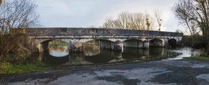 Pont D18 canal du Moussard en crue                        